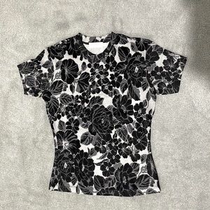 Women’s short sleeve pull over top